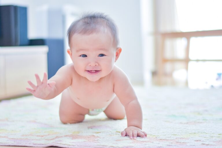 ずりばいの練習は必要？いつから始める？何ヶ月が目安？前兆も解説 - MAMA Media