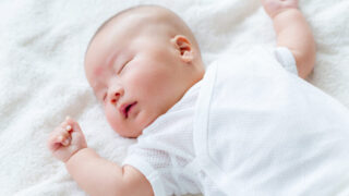 新生児が泣かない理由と対処法｜性格を理解し、健やかな成長をサポート